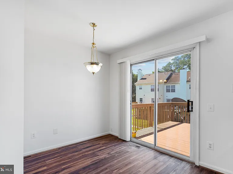 18506 Carriage Walk Cir — Photo 21