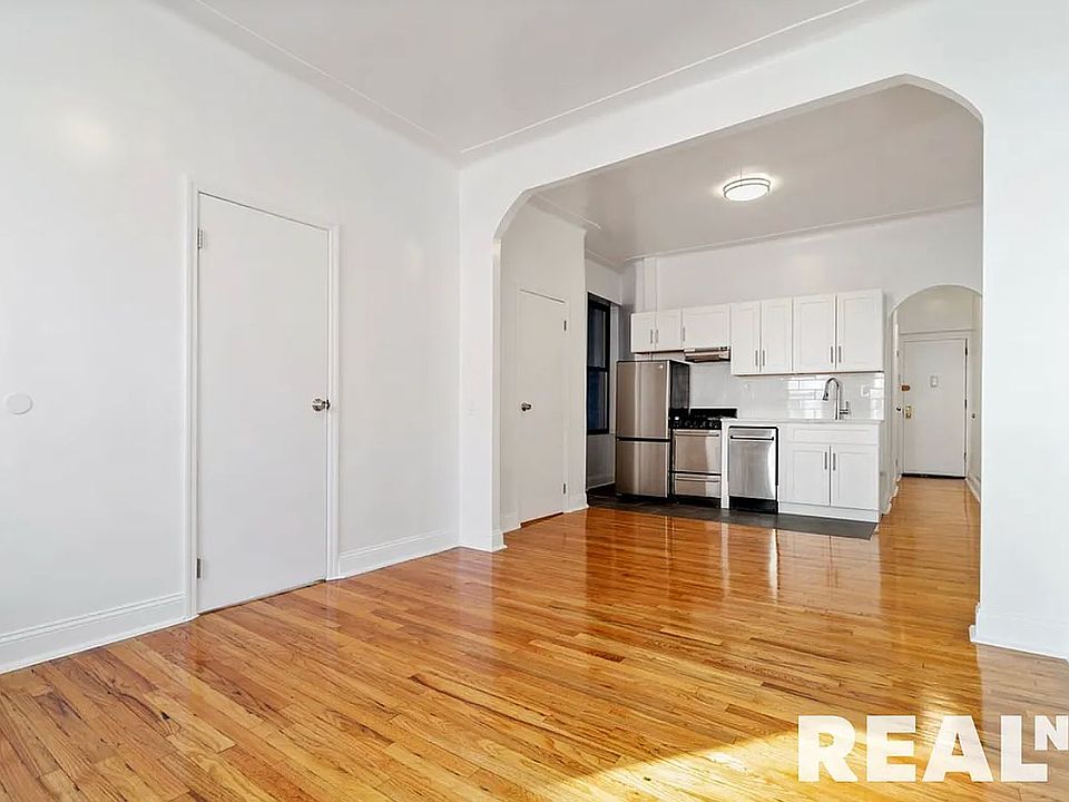 1st image of 160 Waverly Pl APT 8