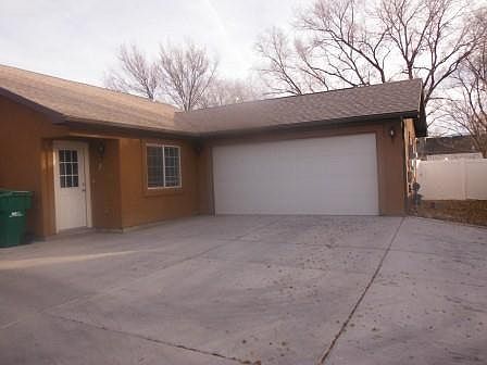 1st image of 3018 Oakwood Dr #B