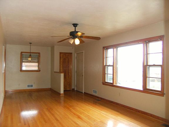 2nd image of 502 Mapleton Ave NE