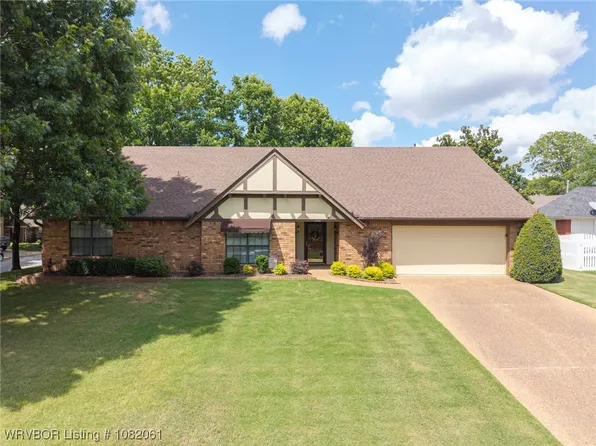 2301 Brigadoon Dr, Fort Smith, AR 72908