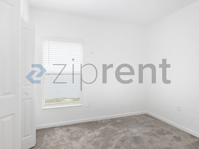 2043 Punch Bowl Ave — Photo 8