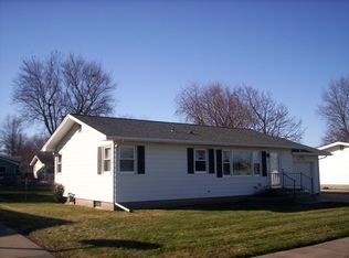 1120 N 12th St, Clinton, IA 52732