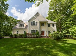 26 Broad Acres Farm Rd, Medway, MA 02053