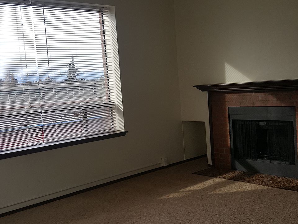1st image of 402 6th St APT 301