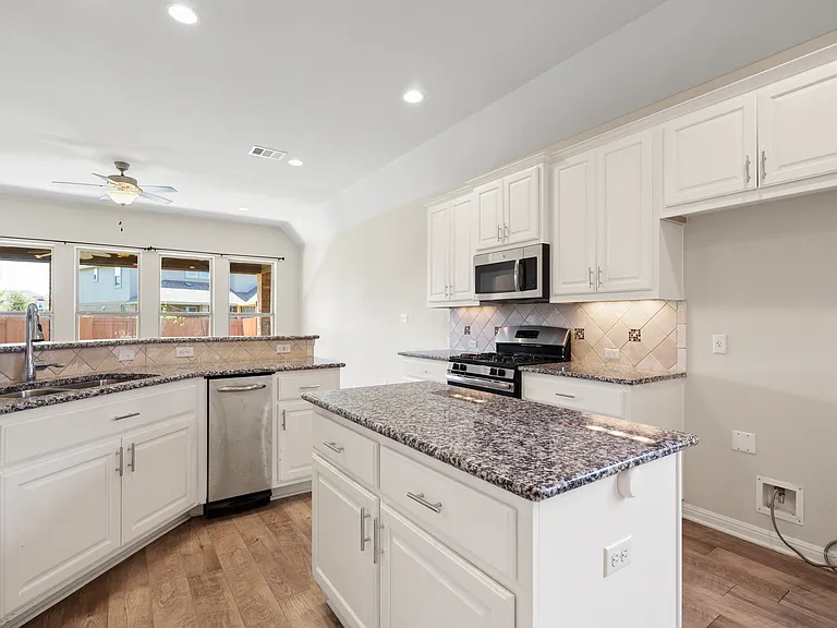 2428 Granite Hill Dr — Photo 34