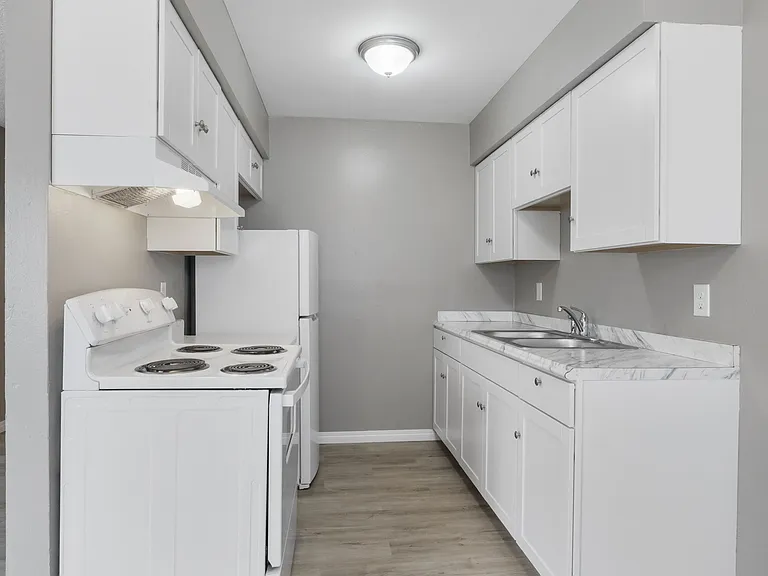 South Pacific Apartments — Photo 34