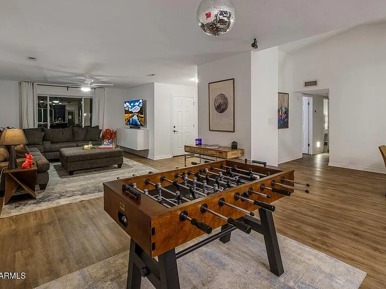 4526 E Paradise Ln — Photo 18