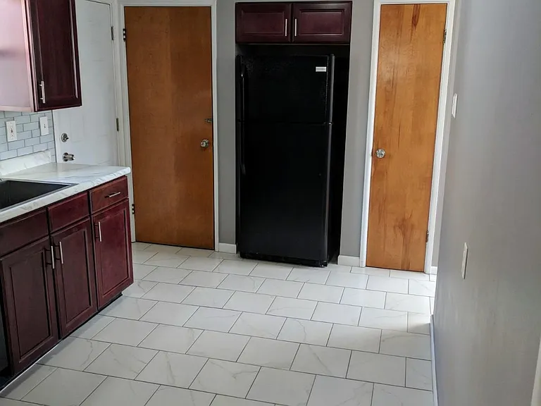 1239 Kraft St — Photo 3