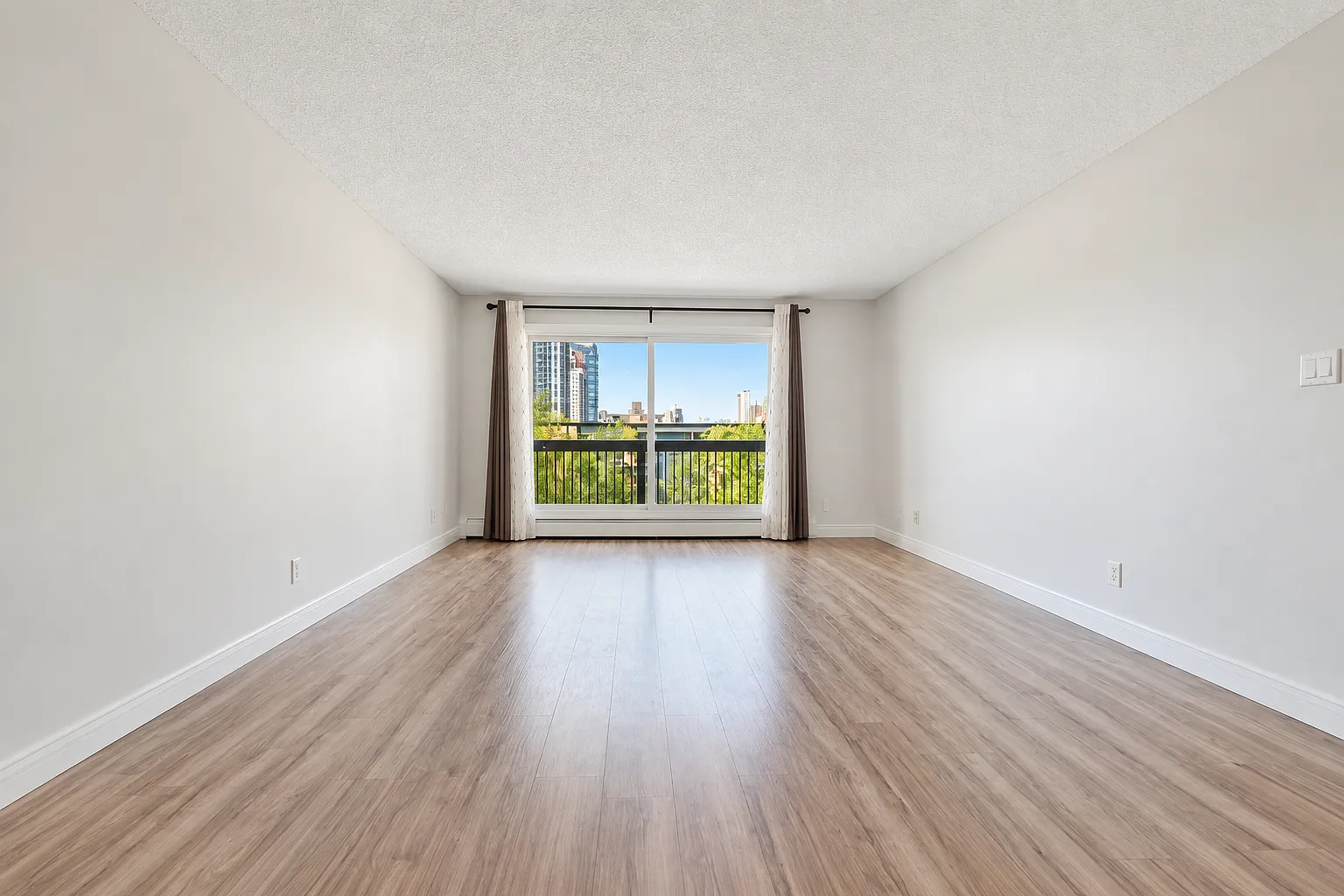 1 bed, 677 sqft, $1,600 — Photo 1
