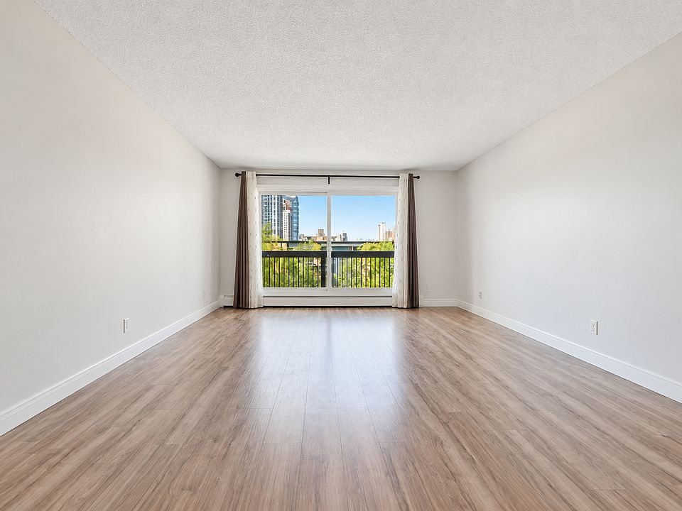 1st image of 1033 15th Ave SW #402
