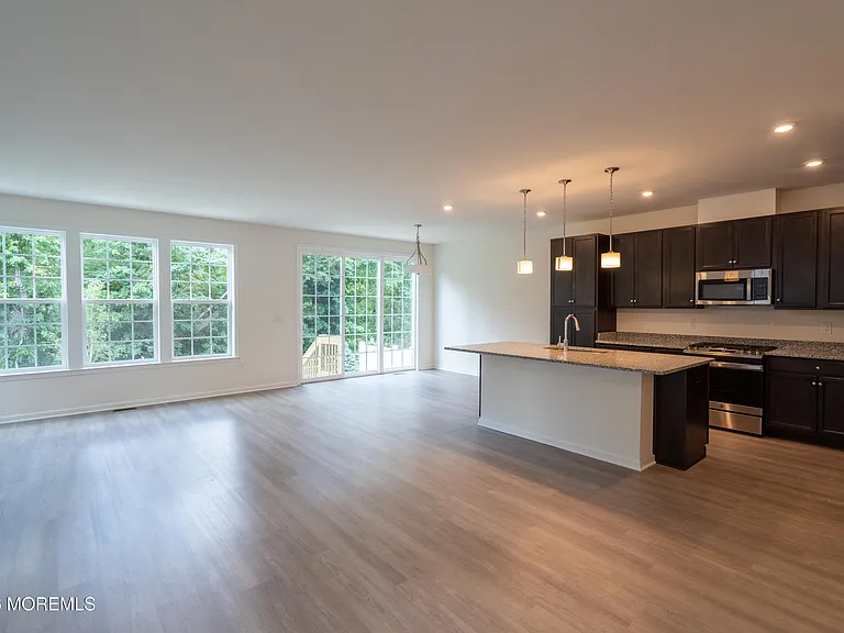 301 Holland Dr — Photo 10