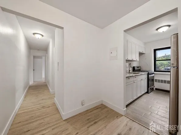 2335 Hudson Ter, Fort Lee, NJ 07024