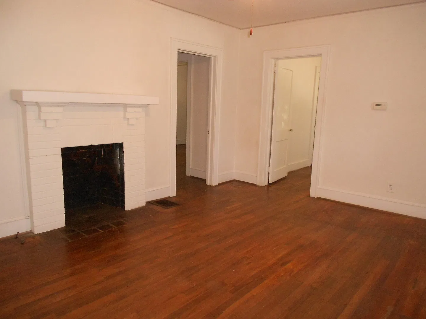 House on Burnett St! Great Location! — Photo 2