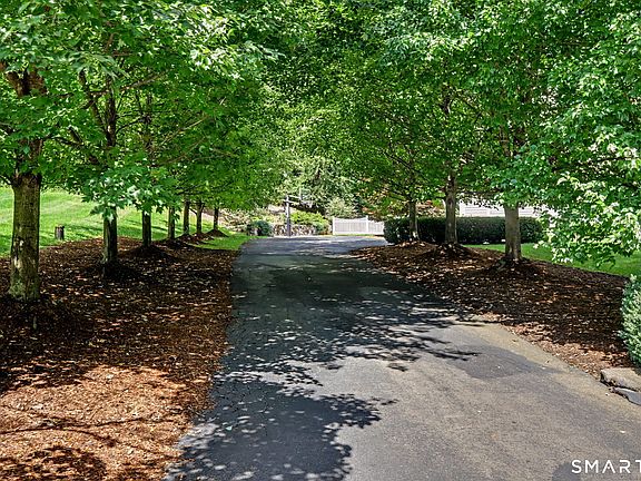 4th image of 40 Valeview Road