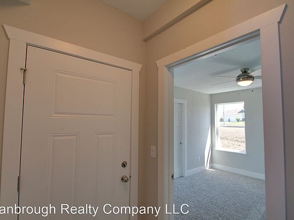 3rd image of 241 SE Jennifer Dr #8957276