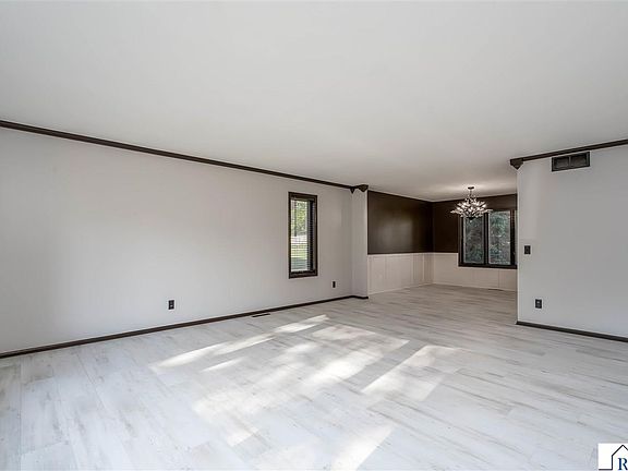 5th image of 116 Piccadilly Ave
