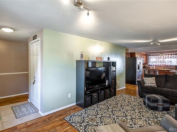 3rd image of 7361 Charnwood Dr