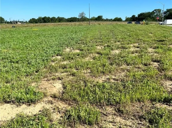 7020 Catalina Ct, Pleasant Hill, IA 50327