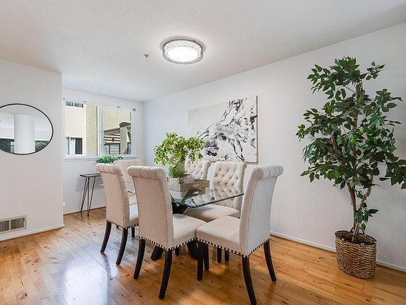 4th image of 418 Galleria Dr APT 8