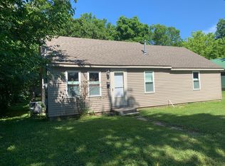 906 12th St, Monett, MO 65708