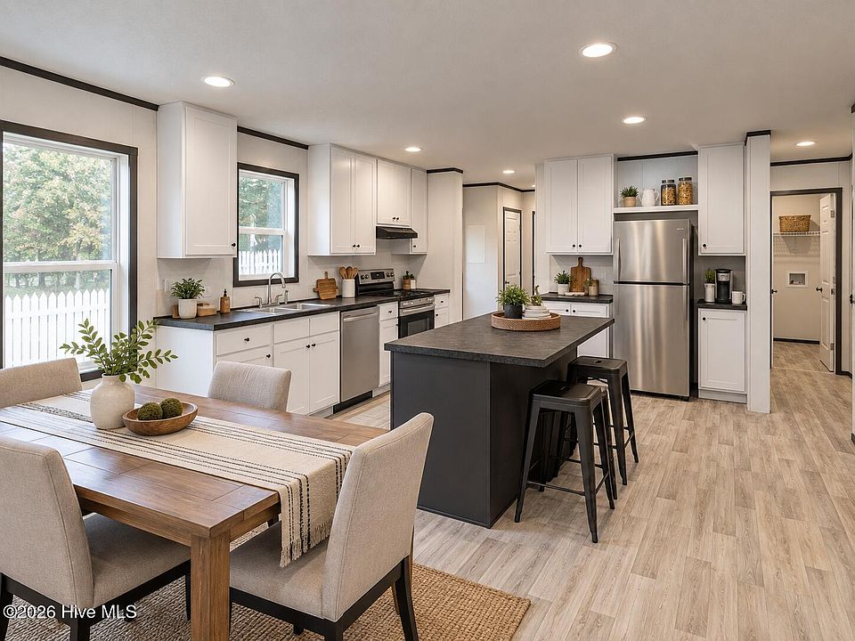 2nd image of 577 Colonial Landing Road SE