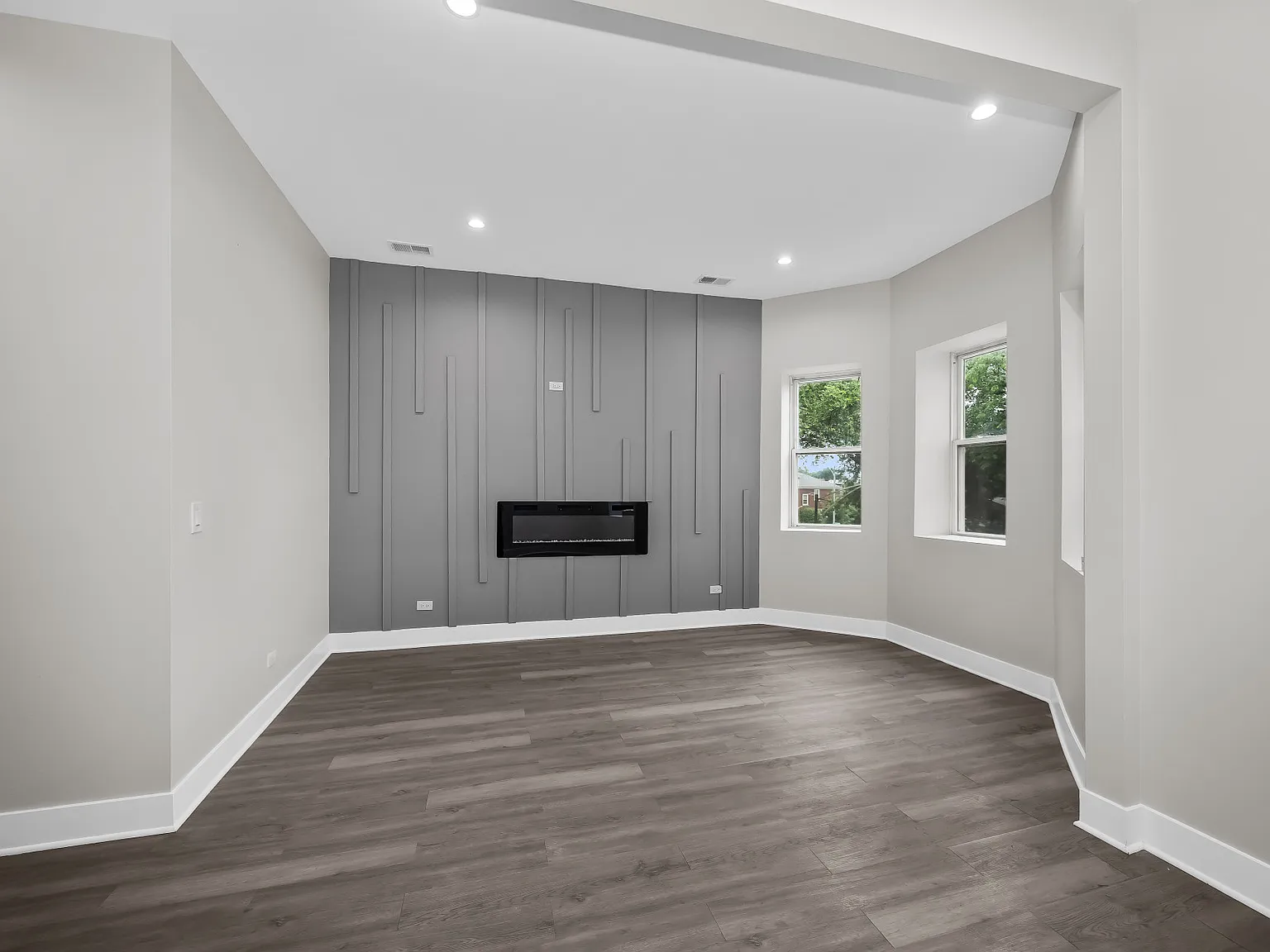 3 bed, 1200 sqft, $1,800 — Photo 1