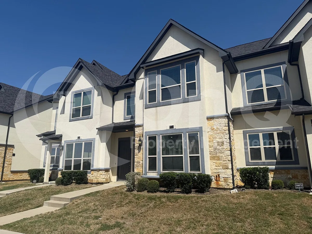 4 bed, 2.5 bath, 2159 sqft, $2,449 — Photo 2