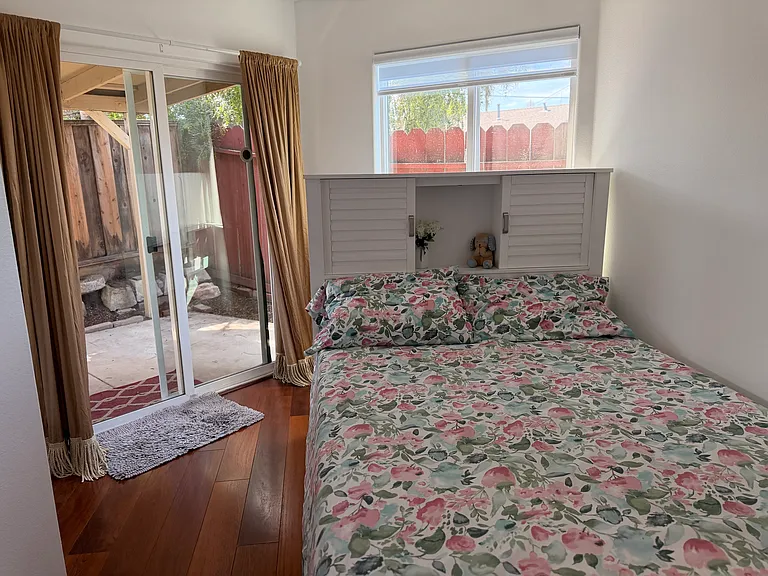 1130 Breezewood Ct — Photo 9