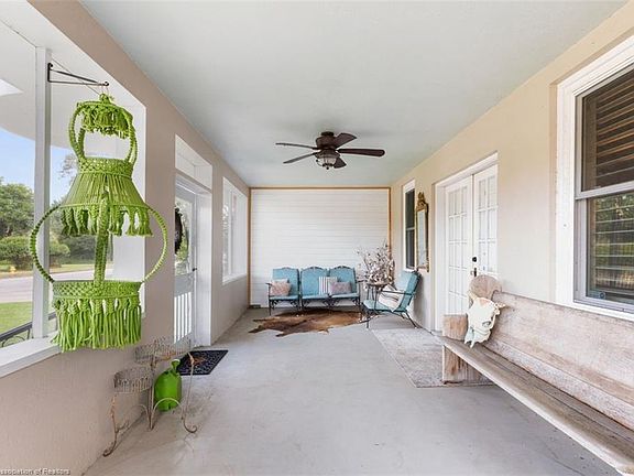 5th image of 2390 Lakeview Dr