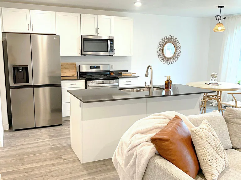 1863 S 460 W — Photo 1