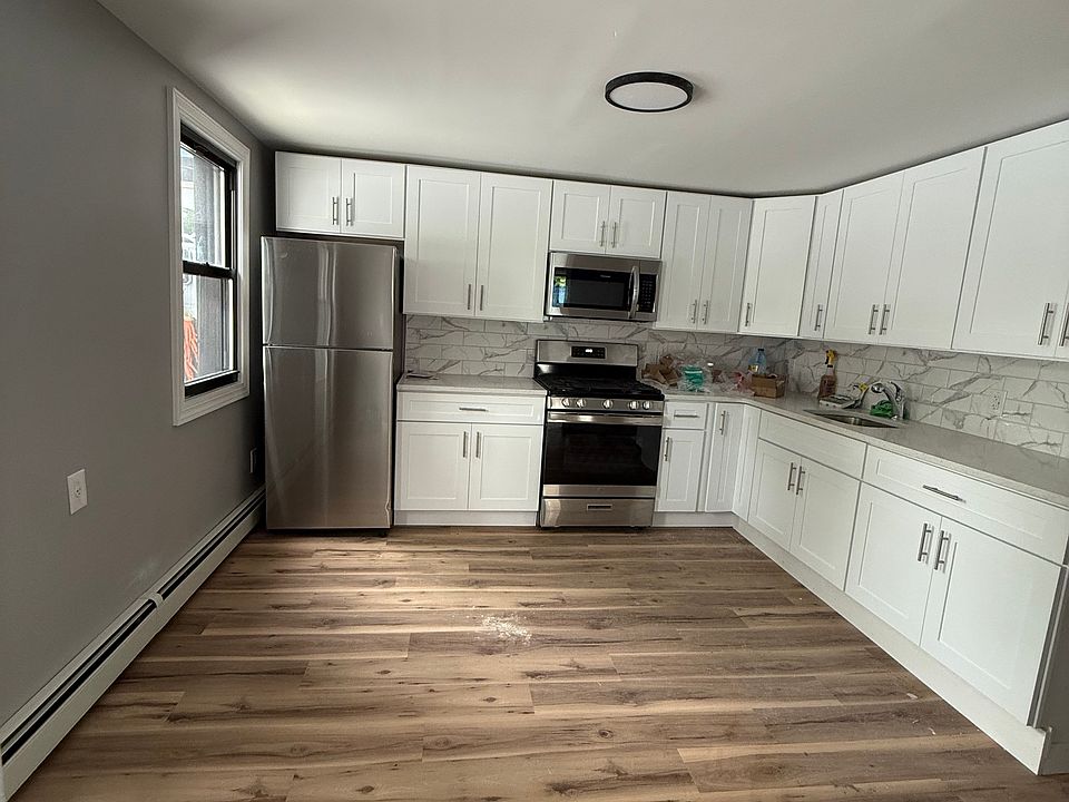 1st image of 128 Campbell Ave Floor 1
