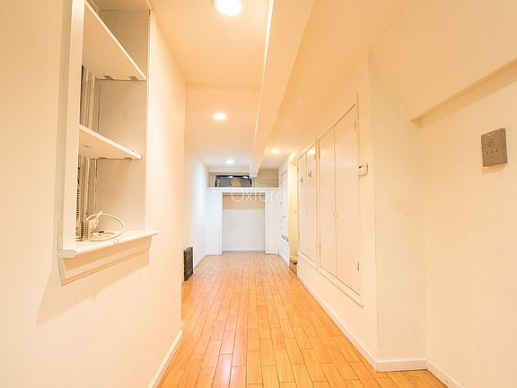 4th image of 416 W 25th St #Basement