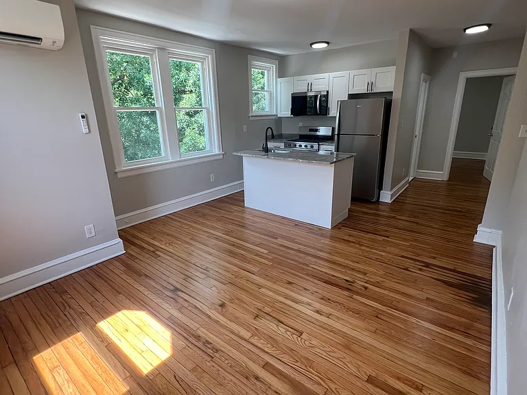 1601 N Broom St #8 — Photo 2