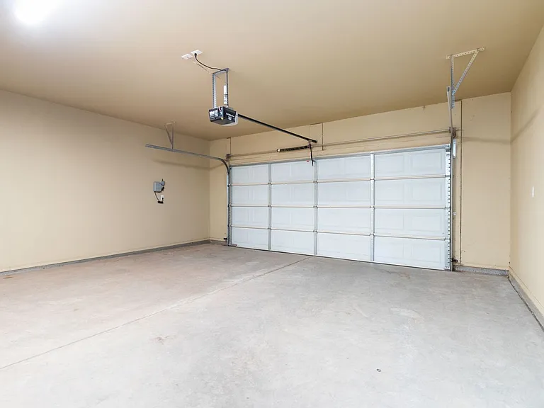 9635 Mossberg St — Photo 23