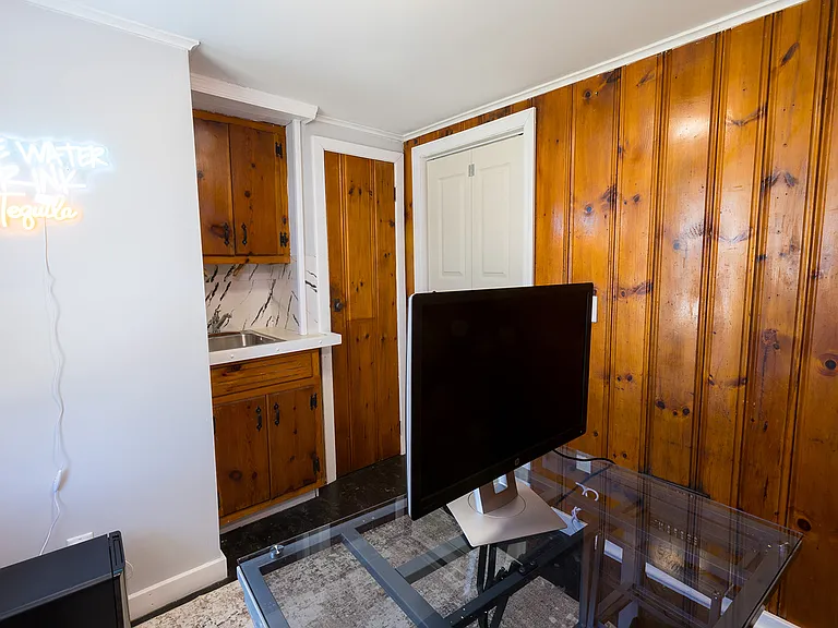 30 Florence Ave — Photo 35