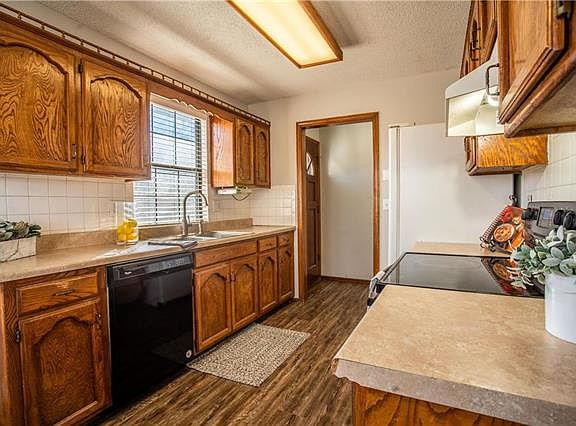 3rd image of 1200 NE Birchwood Dr