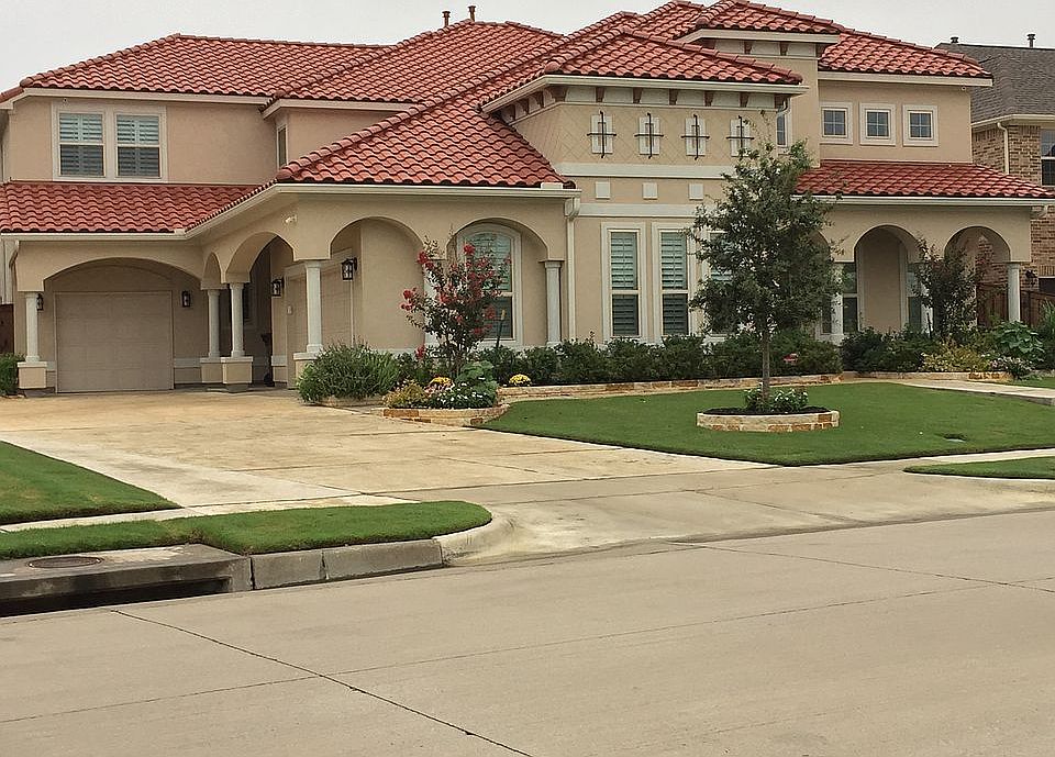 2nd image of 2016 Ironside Dr