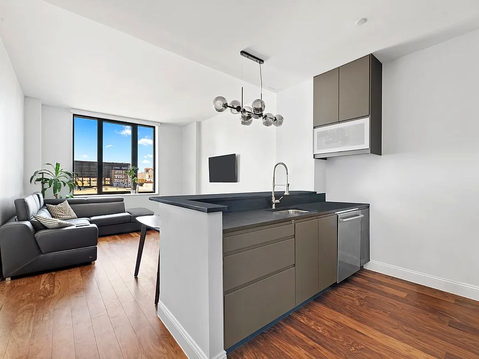 1st image of 4214 Crescent St APT 8B