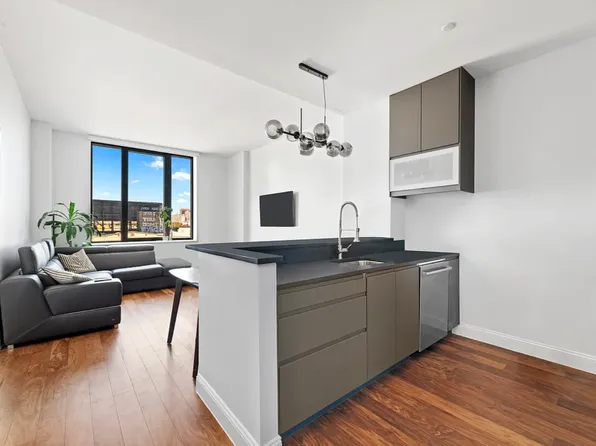 4214 Crescent St APT 8B, Long Island City, NY 11101