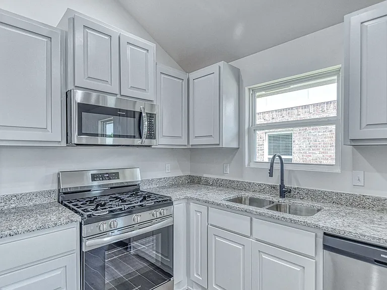 928 Varenna Ct — Photo 11