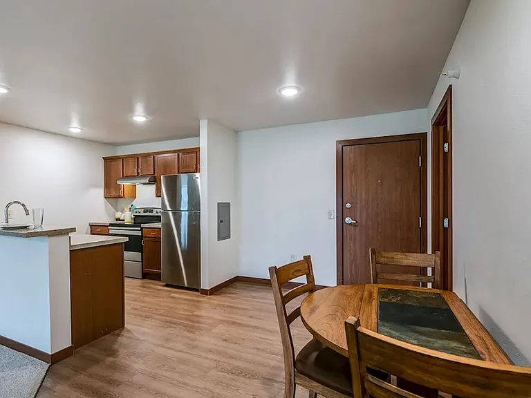 Mayhew Apartments — Photo 11