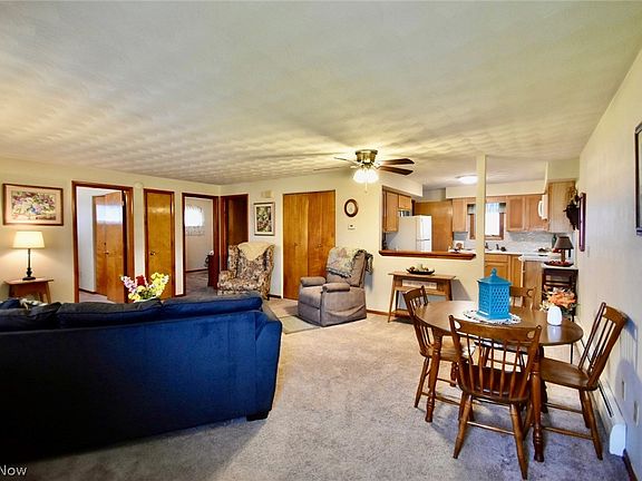 2nd image of 42967 Emerald Dr