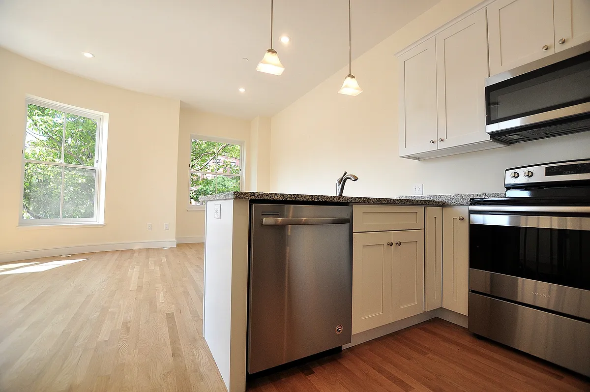 Building Photo - 877 Beacon St #1F
