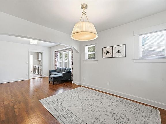 3rd image of 111 S Huttig Ave