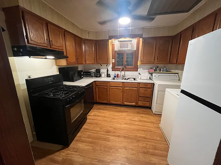 713 Avenue B — Photo 3
