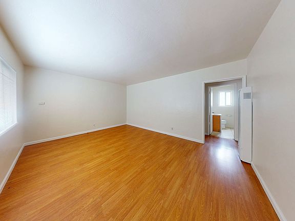 4th image of 22815 Grand St APT 13