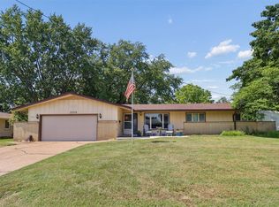 1006 Knob Hill Dr, Des Moines, IA 50317