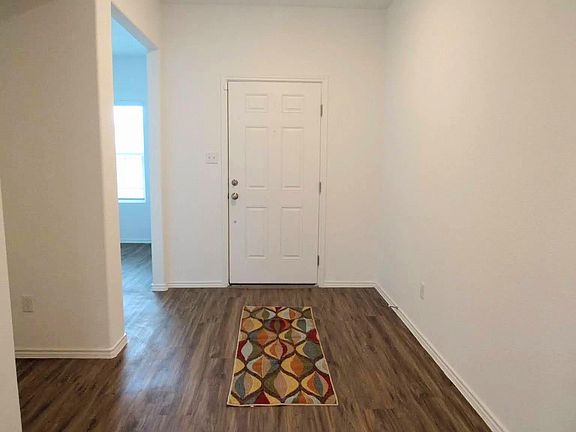 4th image of 204 Coventry Dr