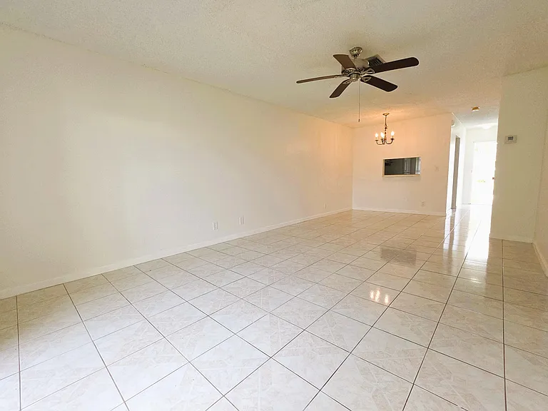 5445 Glenda St — Photo 5